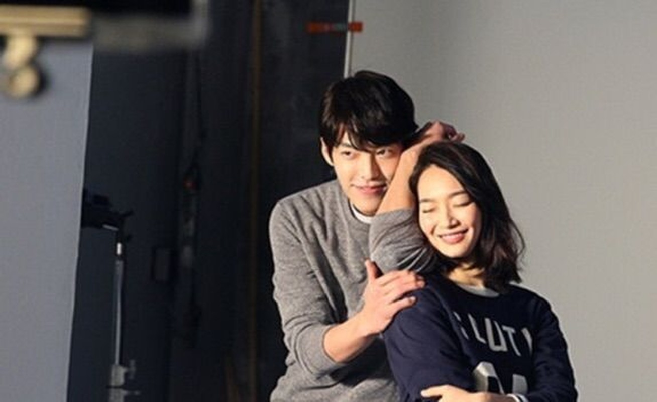 Chuyen tinh dep cua Kim Woo Bin va ban gai hon 5 tuoi-Hinh-2